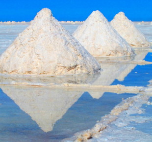 Salar de Uyuni, Bolivia Feature