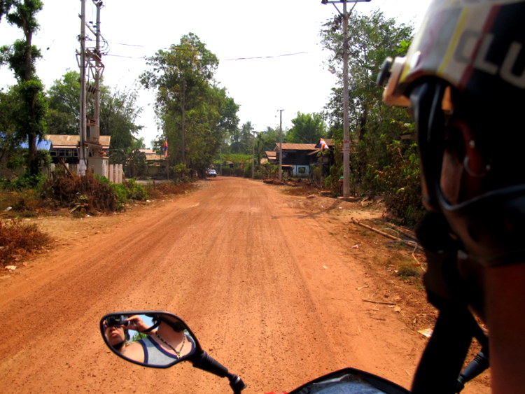 Motorcycling around Hpaan, Myanmar